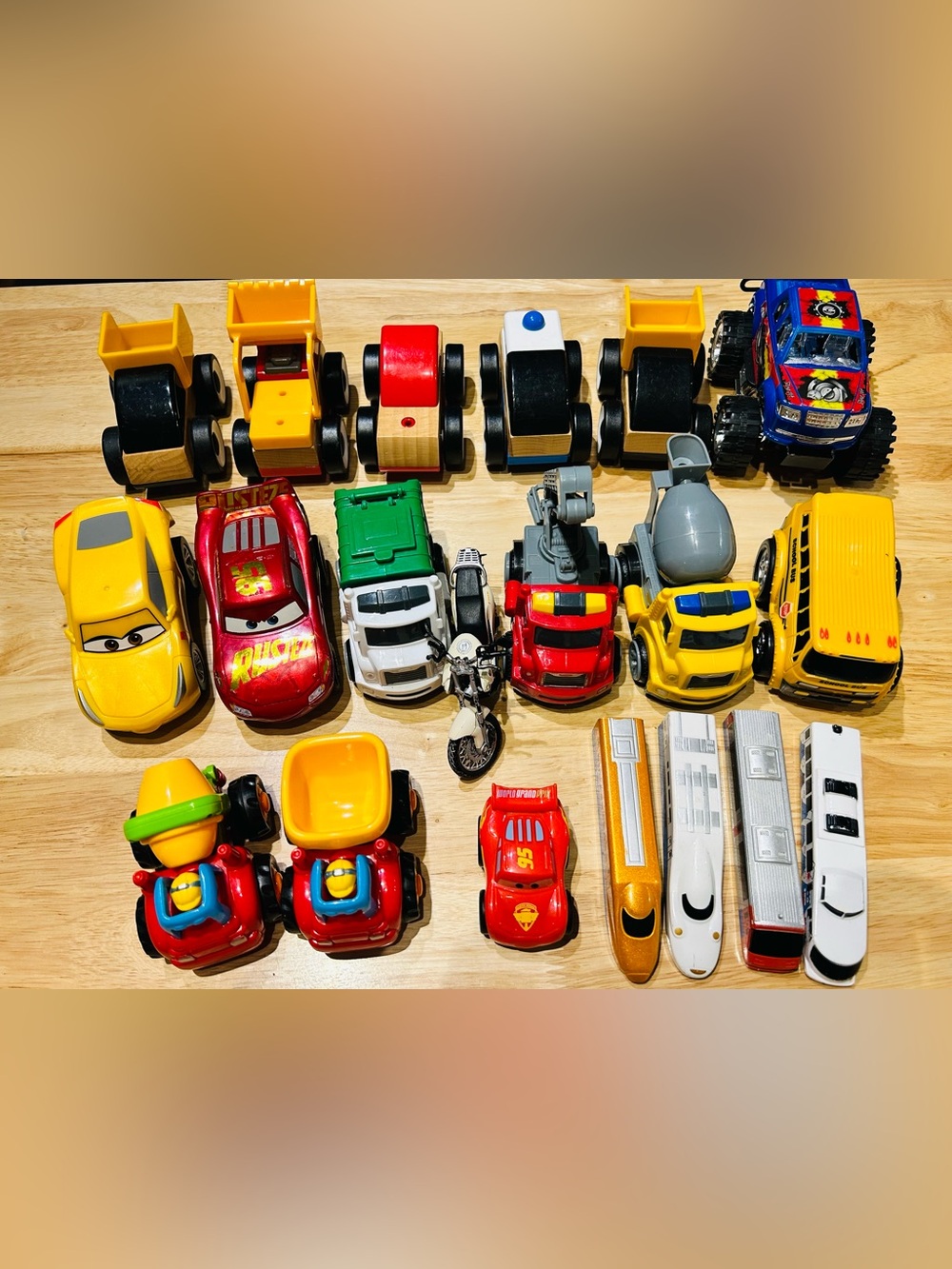 Disney Pixar Lightning McQueen Diecast Toy Car & multiple toy vehicles - 20 cars